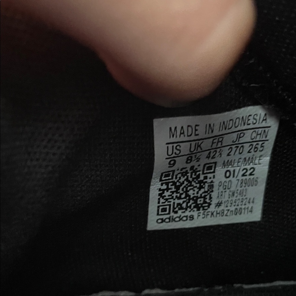 Adidas Men's Gray and Black Sneakers with Gold Accents - Picture 6 of 6